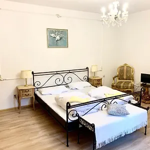 2962 - Hostel